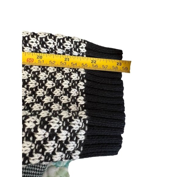 Karen Scott black and white sweater size L V neck Silver Hardware - Picture 7 of 8
